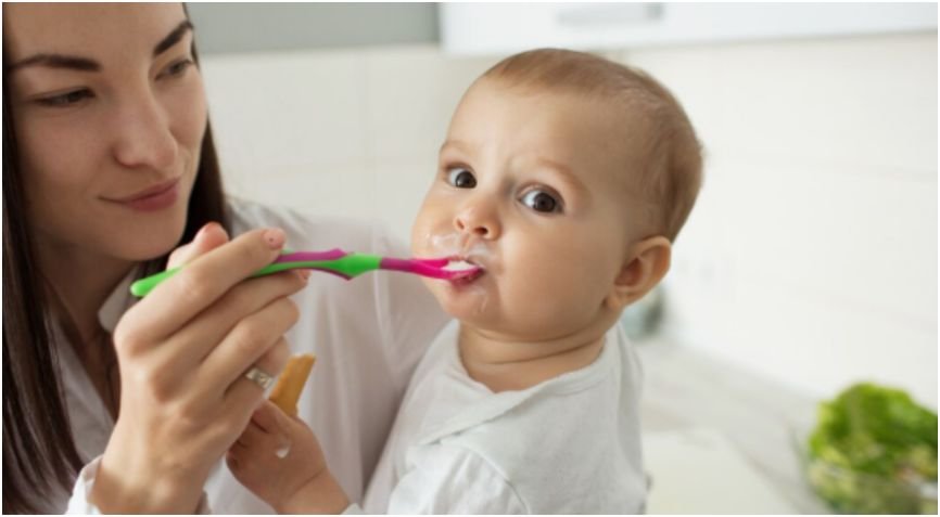 Signs Your Baby Is Ready for Solid Foods: A Parent’s Guide to Starting Solids Safely